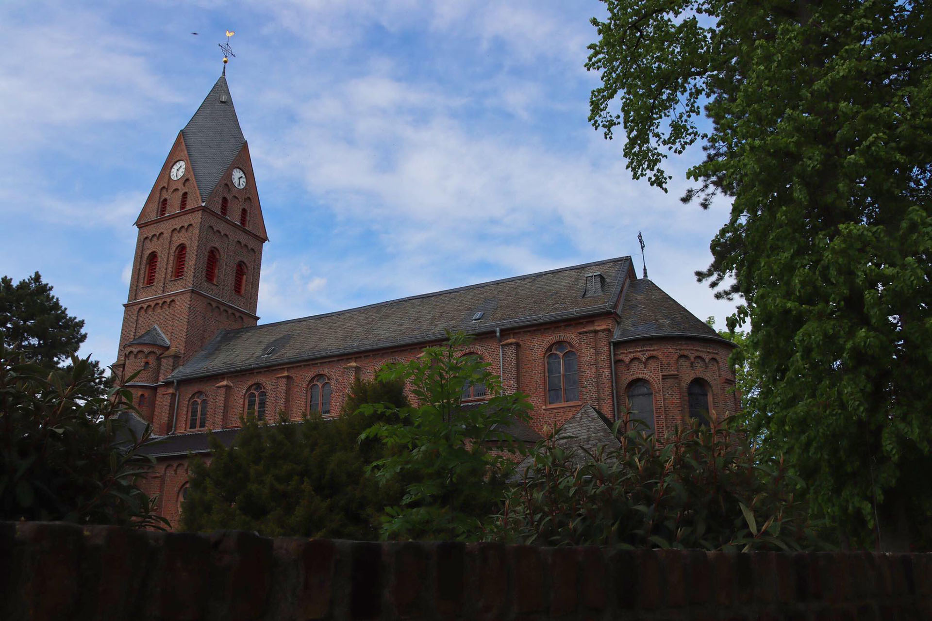 Die Mariaweiler Kirche ist eine der größten im Stadtgebiet, was sie vor allem ihrer Länge zu verdanken hat. 